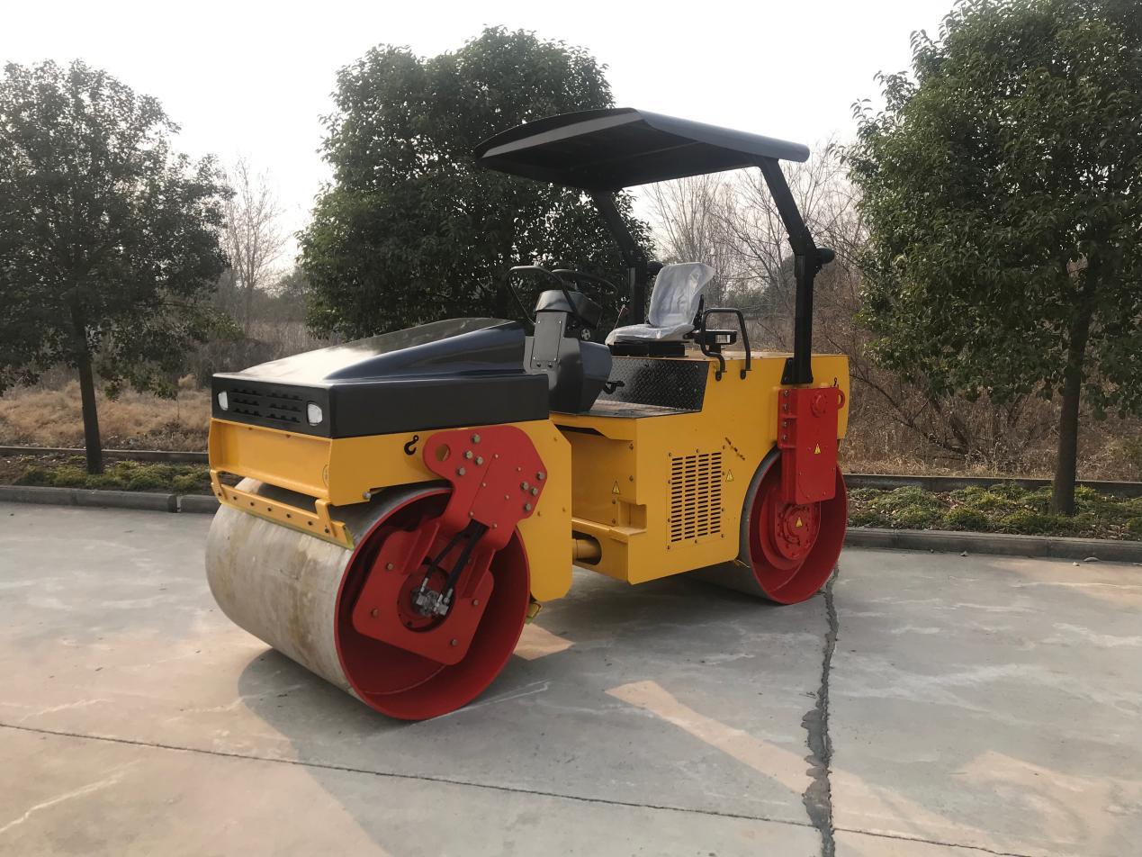 Чжэньтай запустил высокопроизводительный двухколесный вибрационный каток GYD06, чтобы помочь в обслуживании дорог и строительстве узкой поверхности нового обновления
