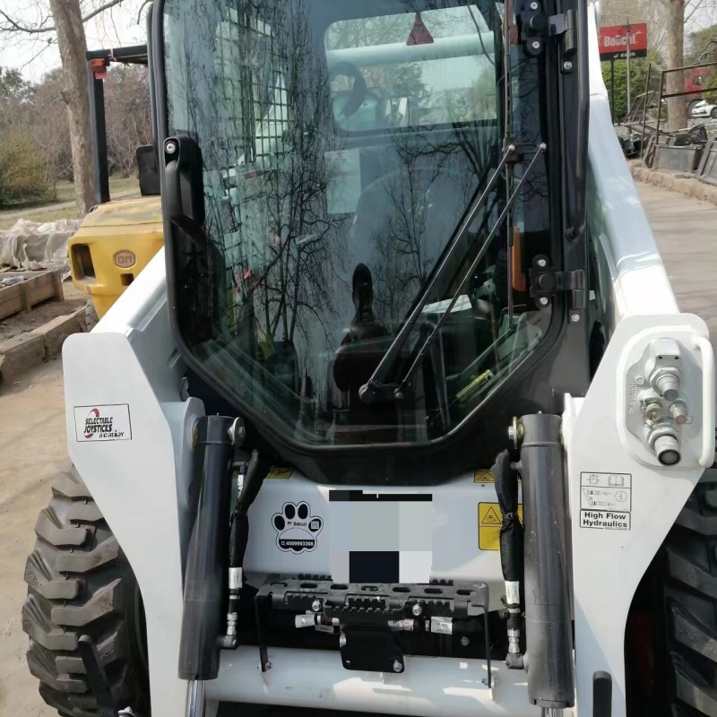 Мини-погрузчик Bobcat S590