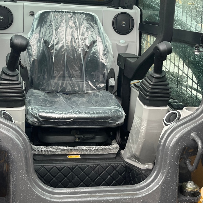 Скидной погрузчик XCMG SR740RU