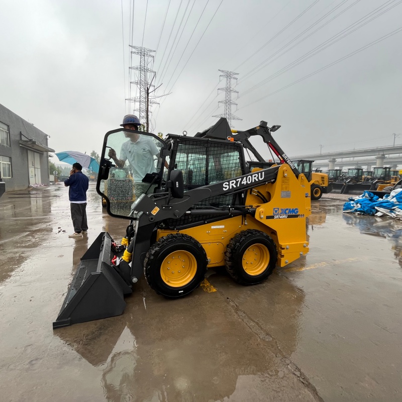 Скидной погрузчик XCMG SR740RU