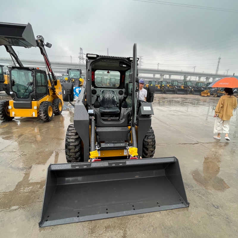 Скидной погрузчик XCMG SR740RU