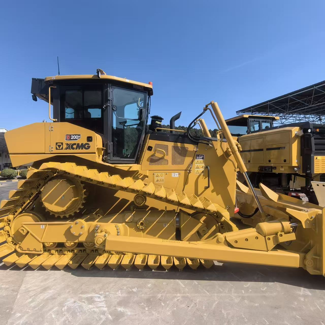 Колёсный бульдозер XCMG D200H