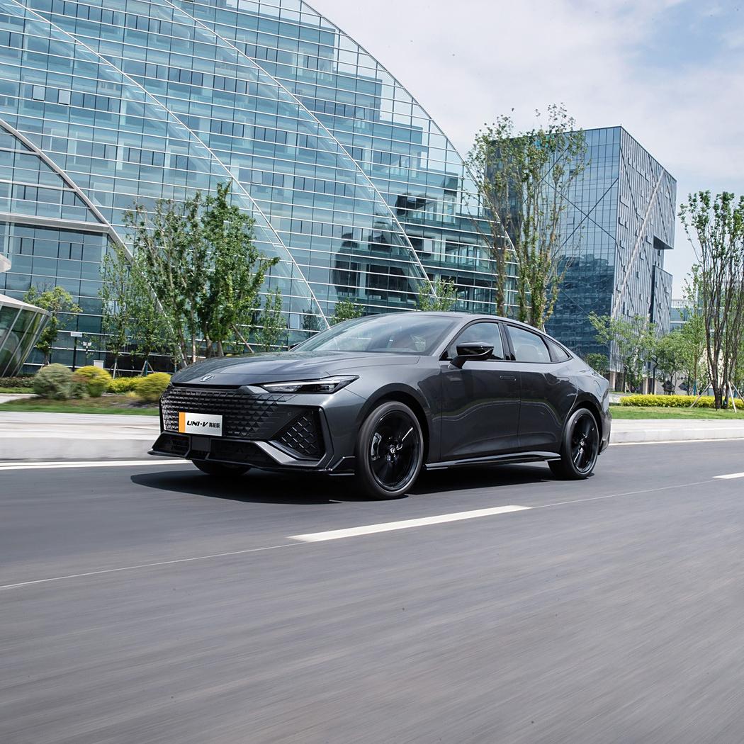Самый продаваемый Changan Uni-V 1.5T 2024 года