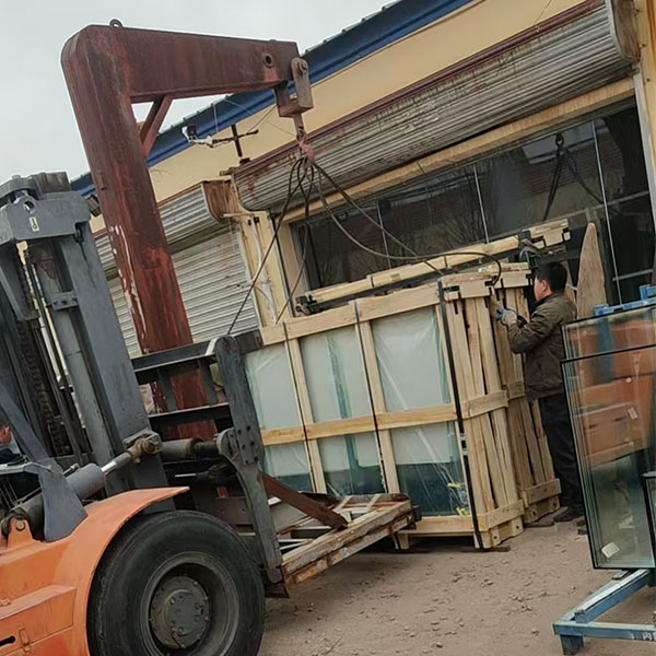Компания Yanyang Industry & Trade успешно отгрузила партию стекла по индивидуальному заказу, завоевав доверие клиентов благодаря качеству и высокому уровню сервиса