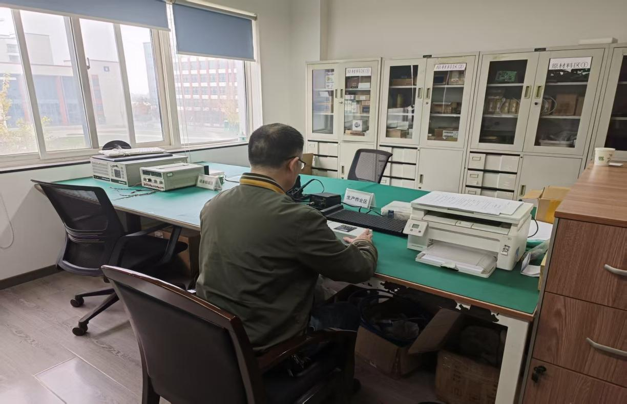 Рудничное устройство беспроводной связи