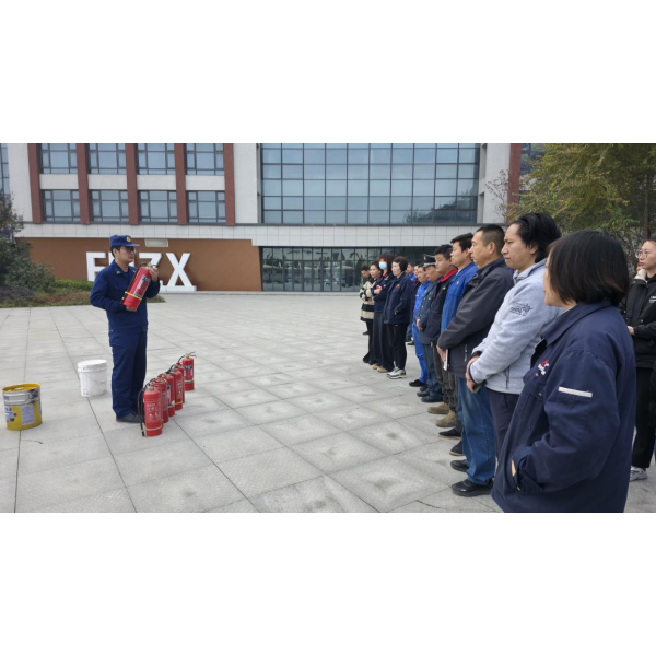 Осведомленность о пожарной безопасности остается актуальной — Сиань Сэньлань активно участвует в тренингах по пожарной безопасности и оперативных учениях.