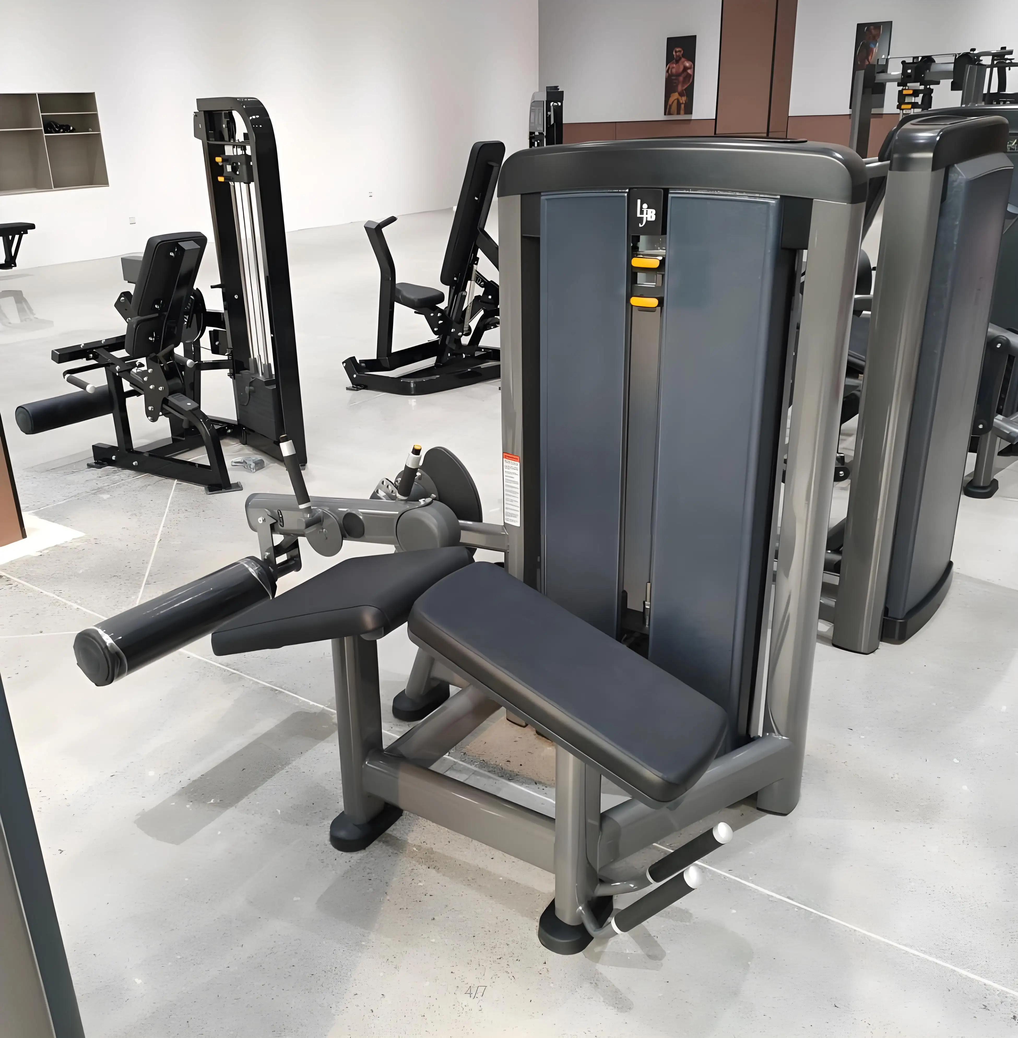 Горизонтальный тренажер для сгибания ног: быстрое формирование контуров задней части бедра