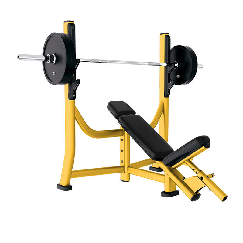 Тренажер для наклонного жимания грудных мышц: Точная проработка контуров верхней части груди