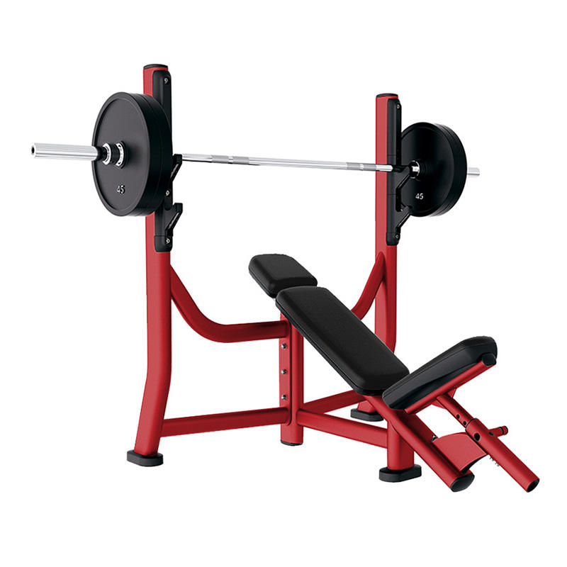 Тренажер для наклонного жимания грудных мышц: Точная проработка контуров верхней части груди