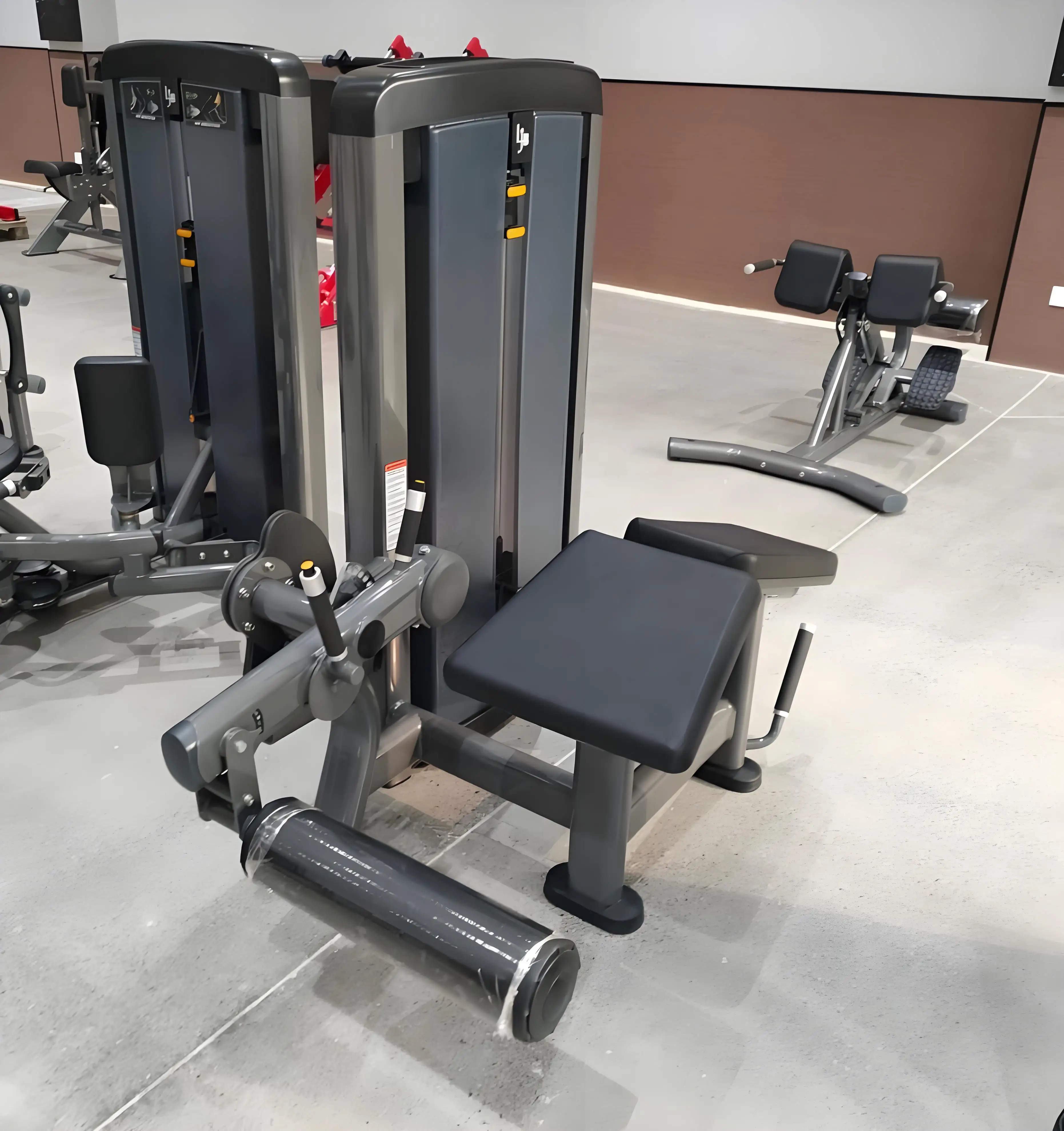 Горизонтальный тренажер для сгибания ног: быстрое формирование контуров задней части бедра