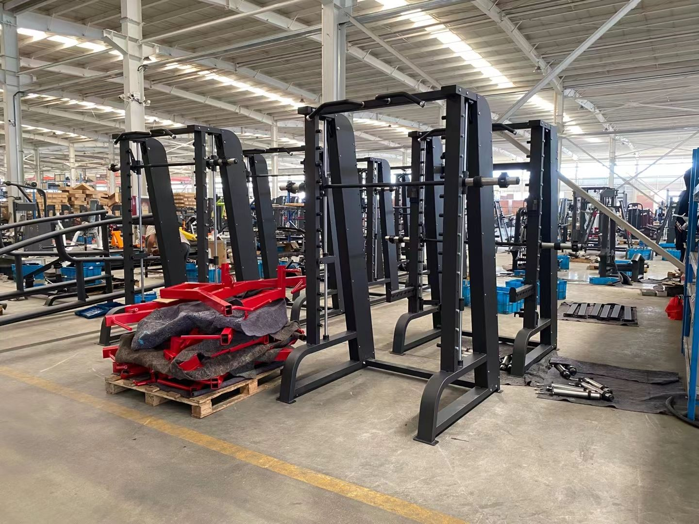 Многофункциональная стойка для приседаний: безопасная поддержка приседаний и жима лежа