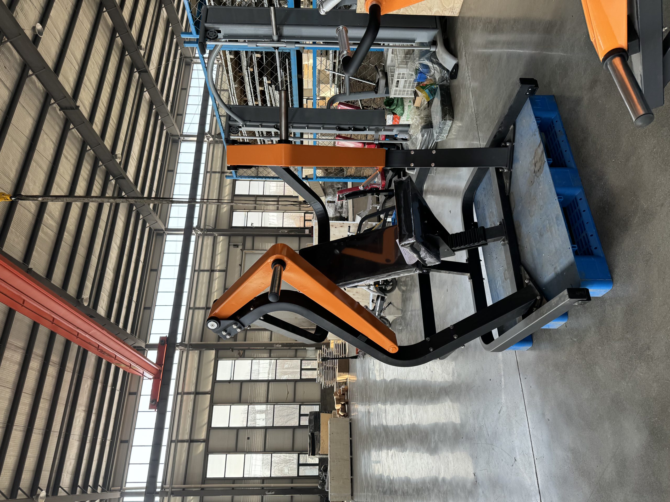 Тренажер для жима груди сидя под углом: точное укрепление нижней линии грудных мышц