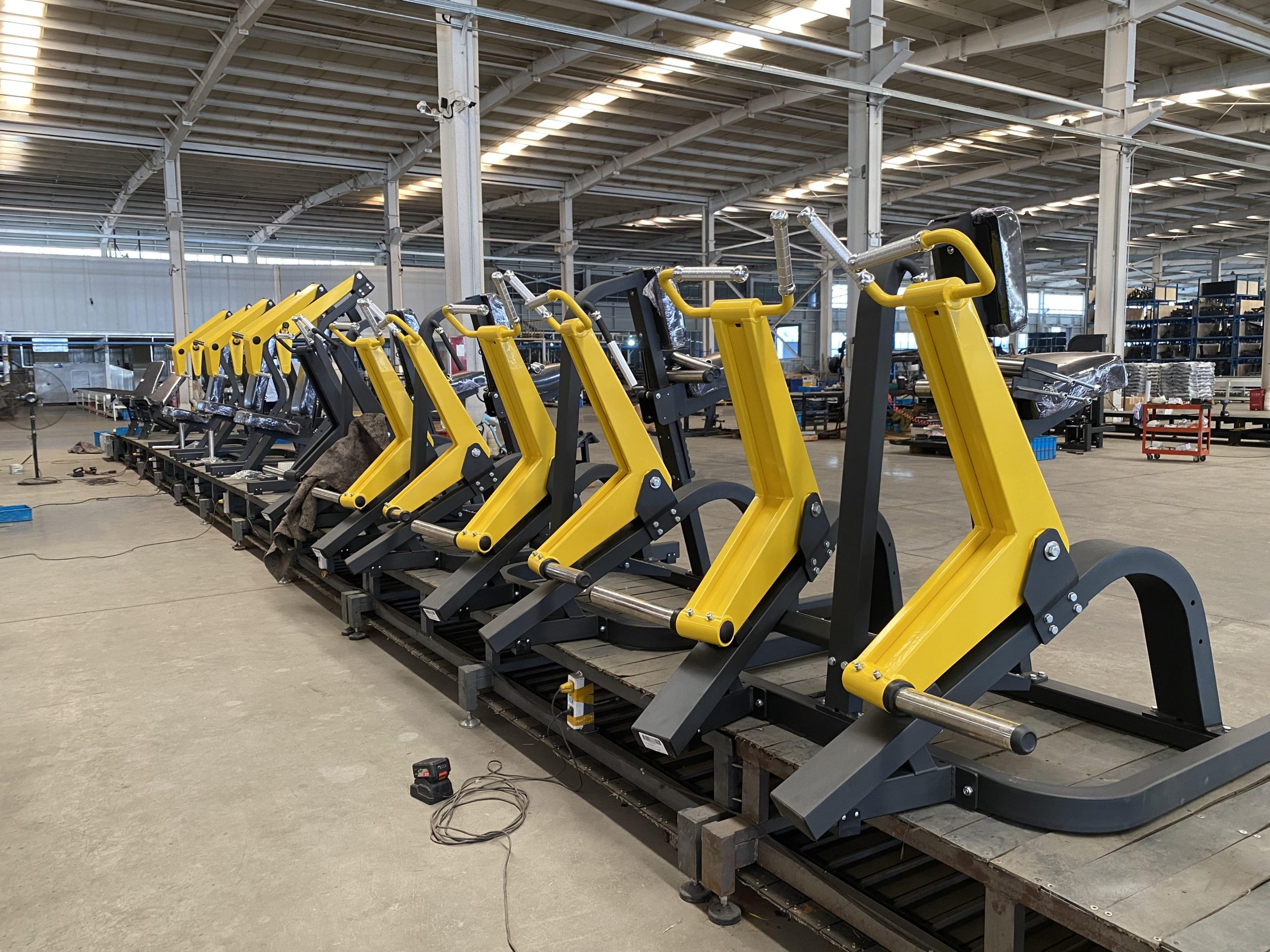 Тренажер для тяги в наклоне сидя: развитие мышечных групп спины