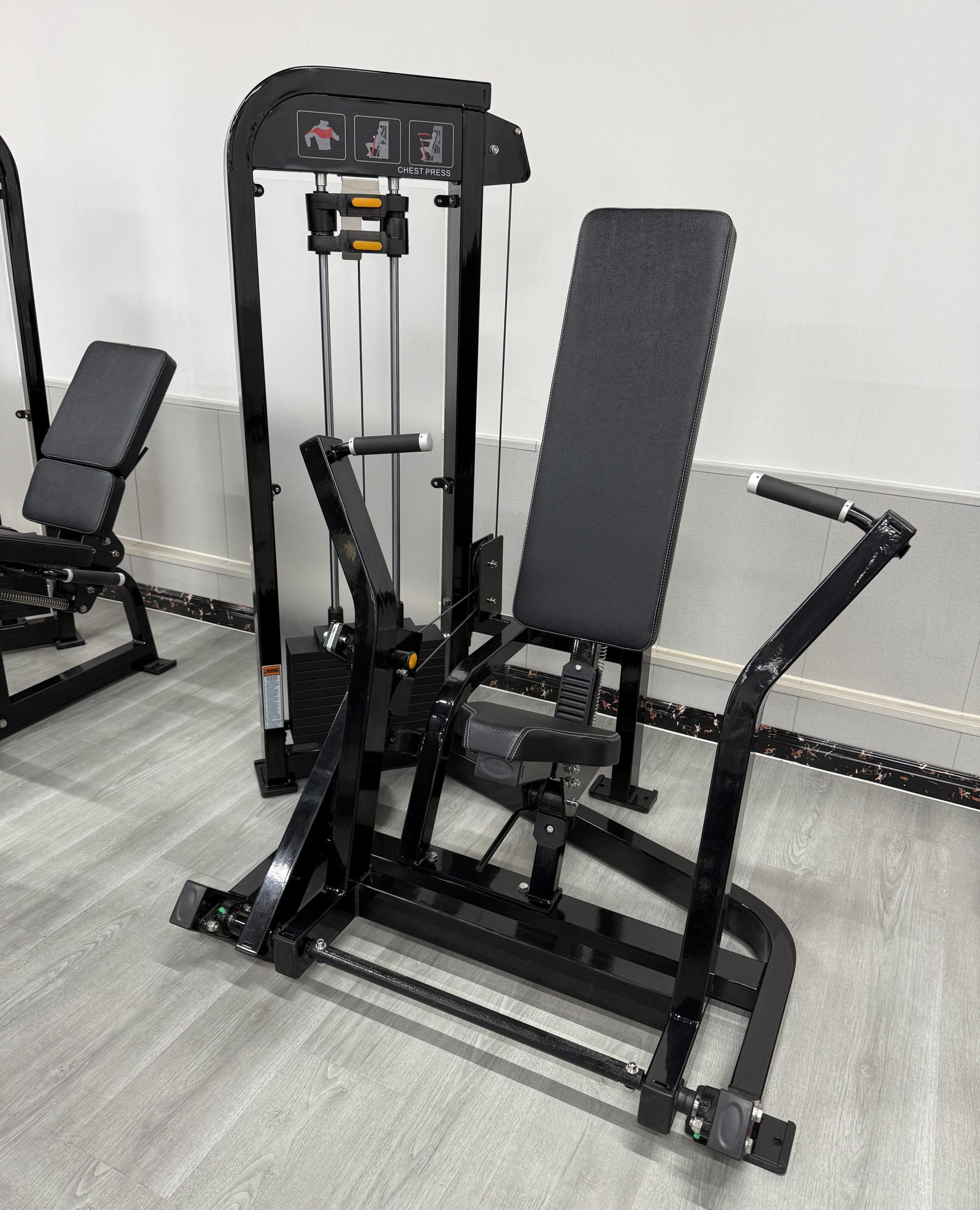 Сидячий тренажёр для отжимания груди: формирование упругой груди за 15 минут