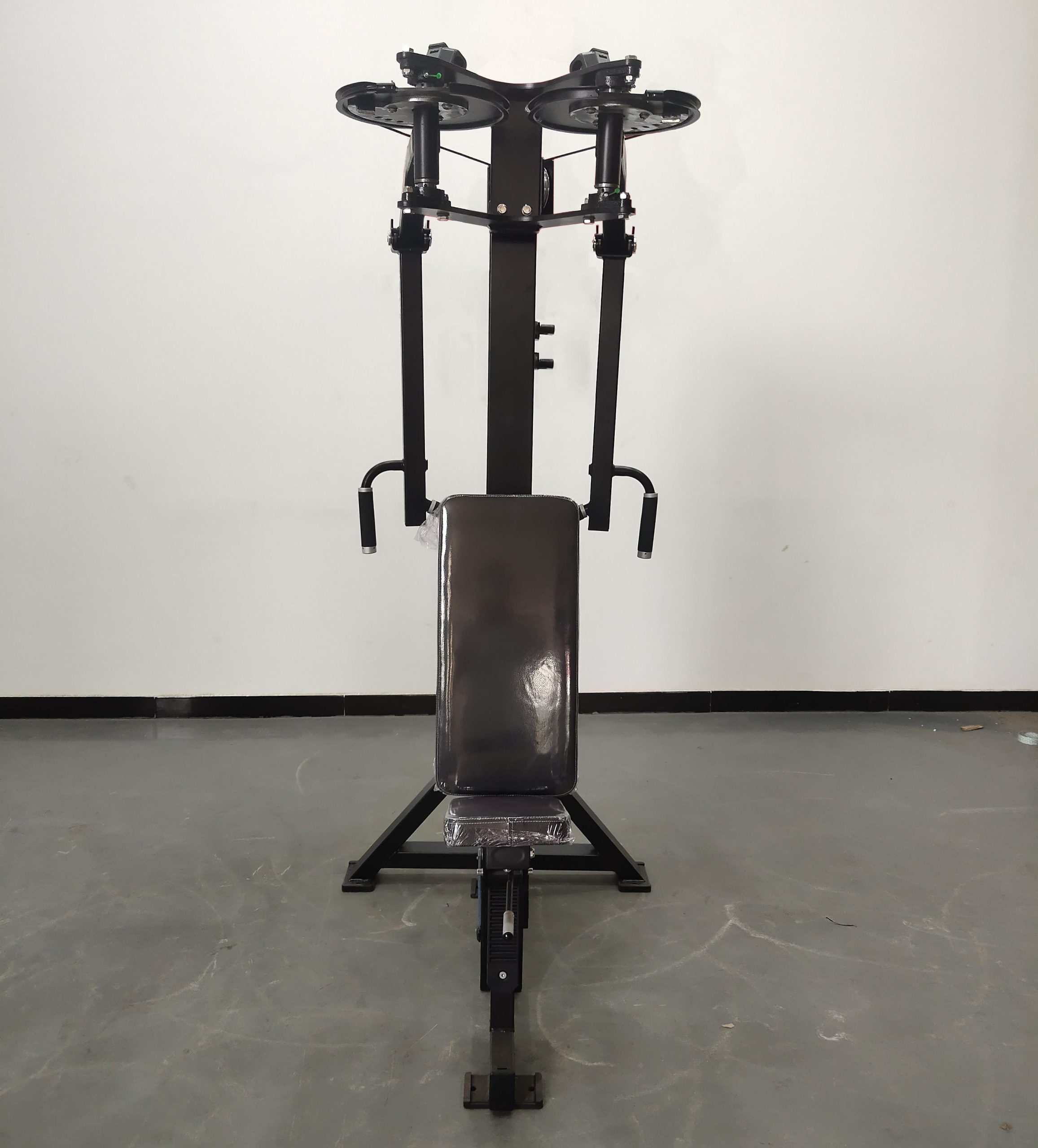 Тренажер для сведения рук и обратного флай