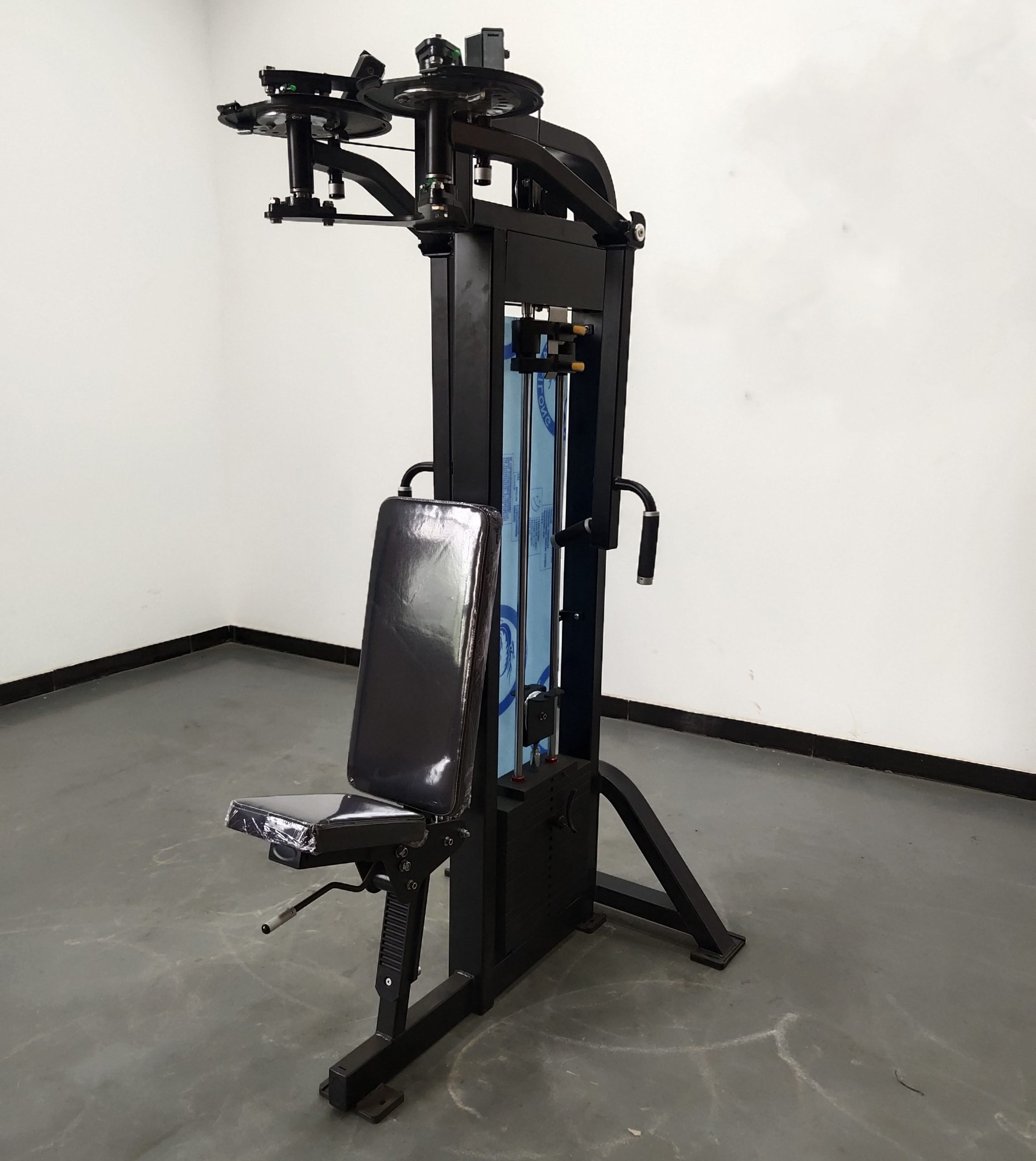 Тренажер для сведения рук и обратного флай