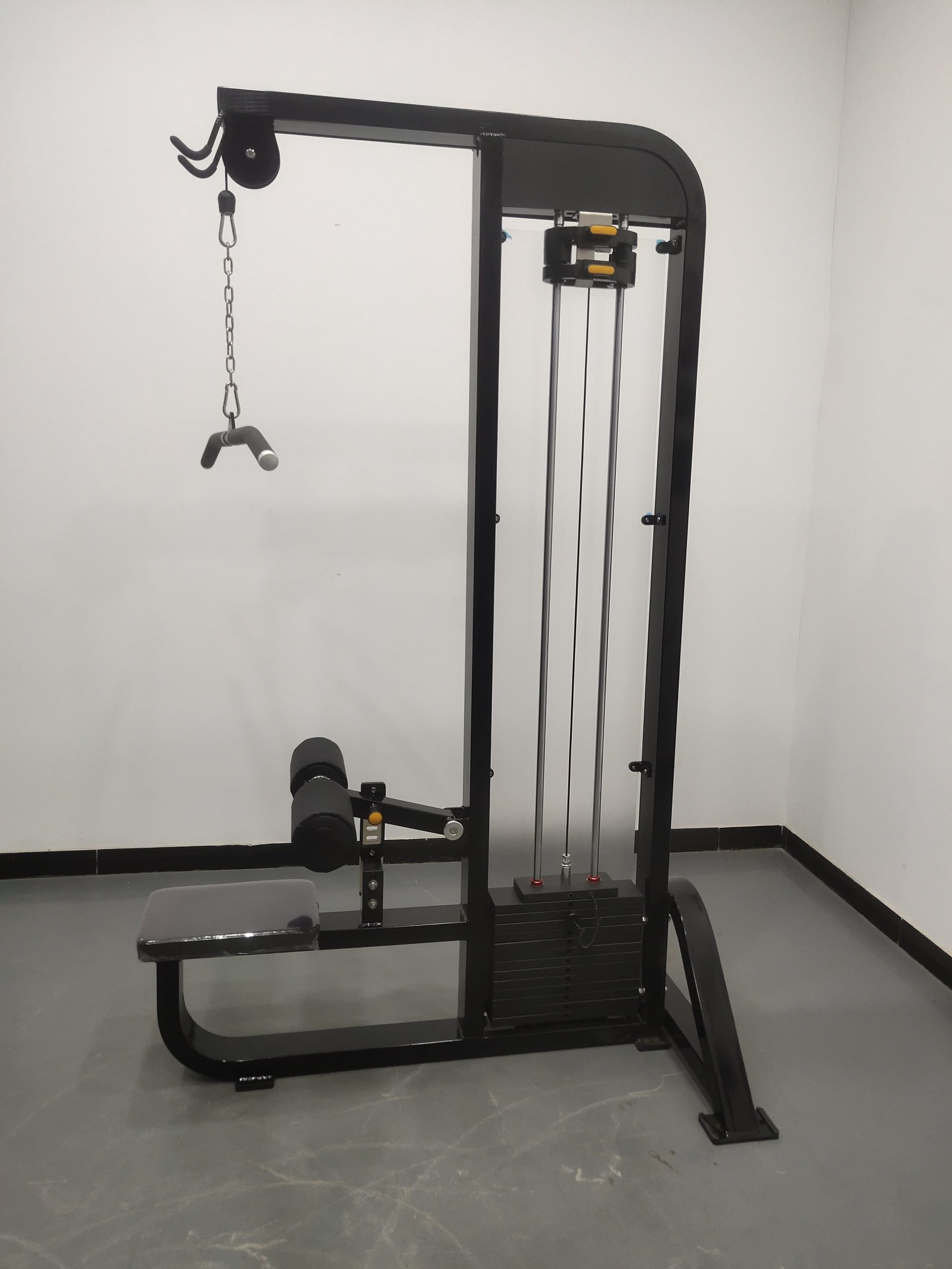 Сидячий тяговый тренажер для спины: Эффективное укрепление мышечных групп спины