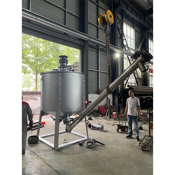 Представлено новое комплексное решение, объединяющее 5-тонный шпатлевочный смеситель и высокоскоростной диспергатор, охватывающее как сектор уборки, так и сектор строительных материалов.