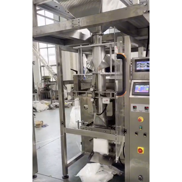 Четырехбункерная полностью автоматическая вертикальная упаковочная машина для взвешивания: обеспечивает упаковку гранулированных/порошковых материалов.