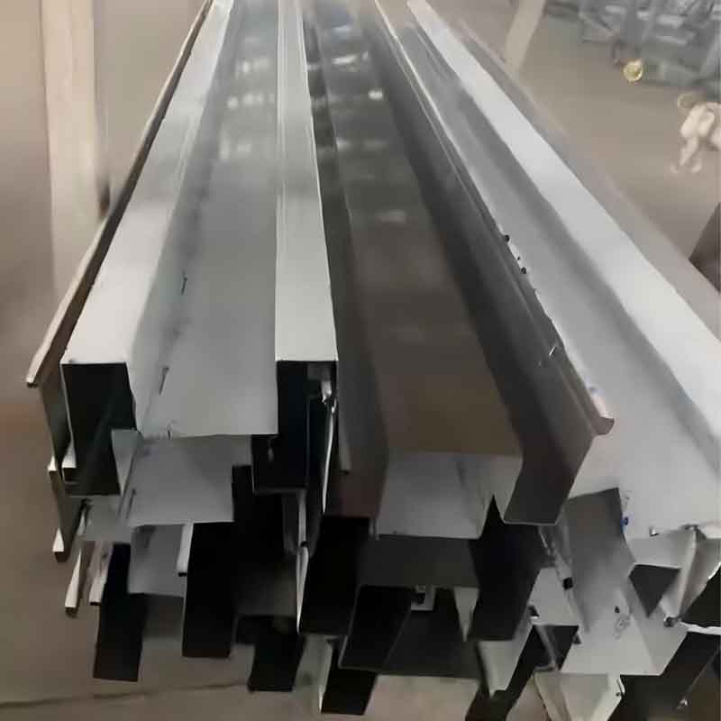 Дверные накладки из нержавеющей стали компании Nantong Zhihao Real Estate производятся сверхурочно, чтобы удовлетворить спрос.