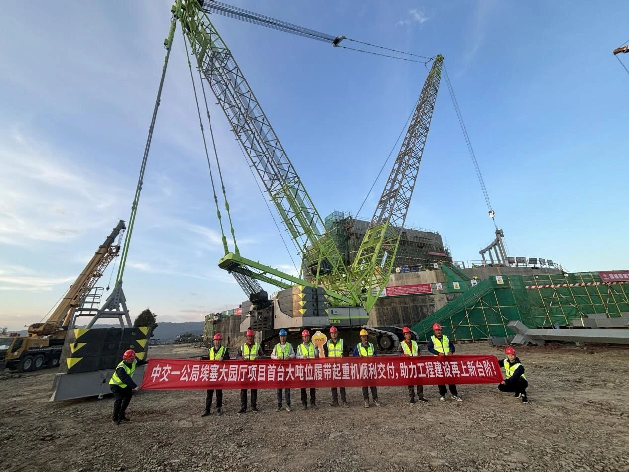 Гусеничный кран Zoomlion ZCC4000V успешно доставлен.