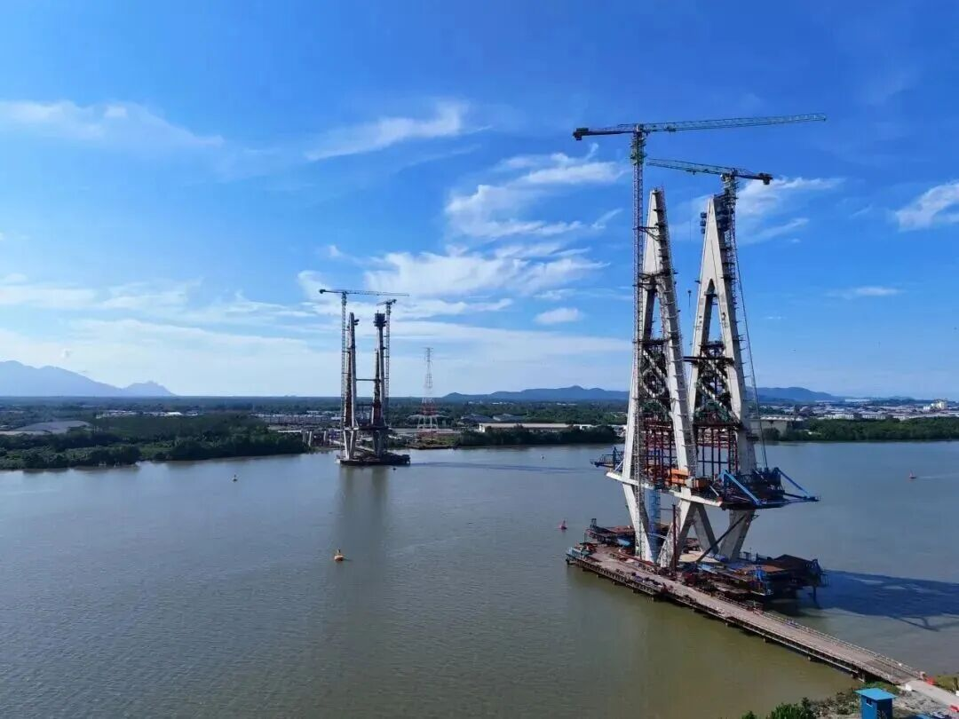 Башенные краны Zoomlion используются при строительстве моста Секин Картер в Малайзии.