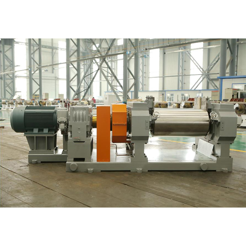 В чём заключаются основные различия между четырёхвалковыми и пятивалковыми каландрами?