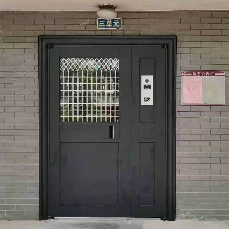 Подъездная дверь
