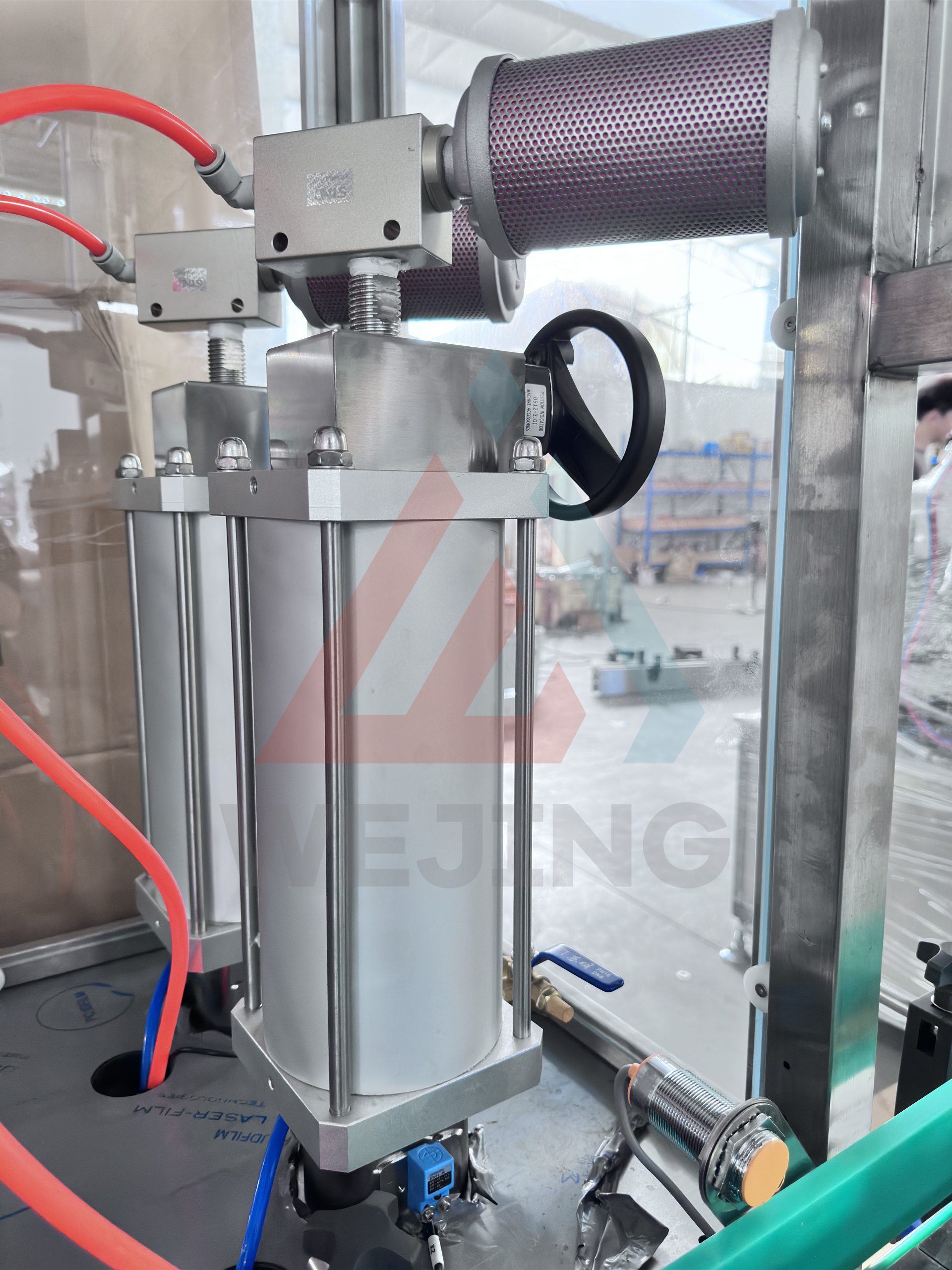 Машина для розлива аэрозолей BOV для небольших объемов.