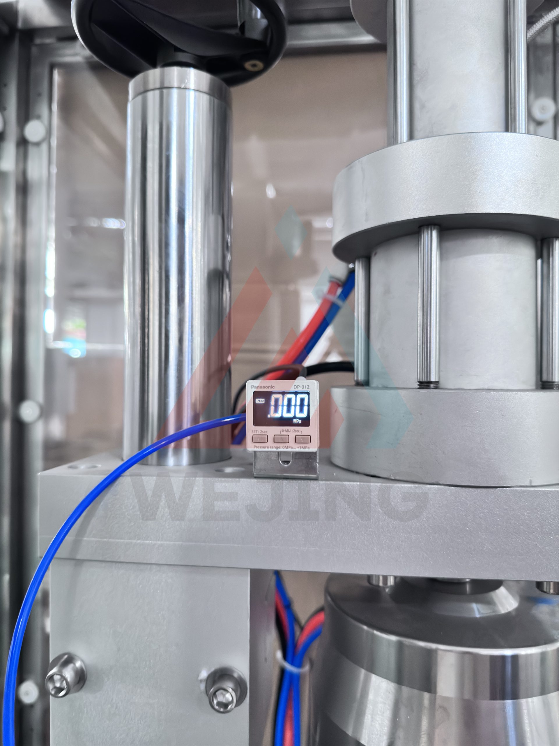 Машина для розлива аэрозолей BOV для небольших объемов.