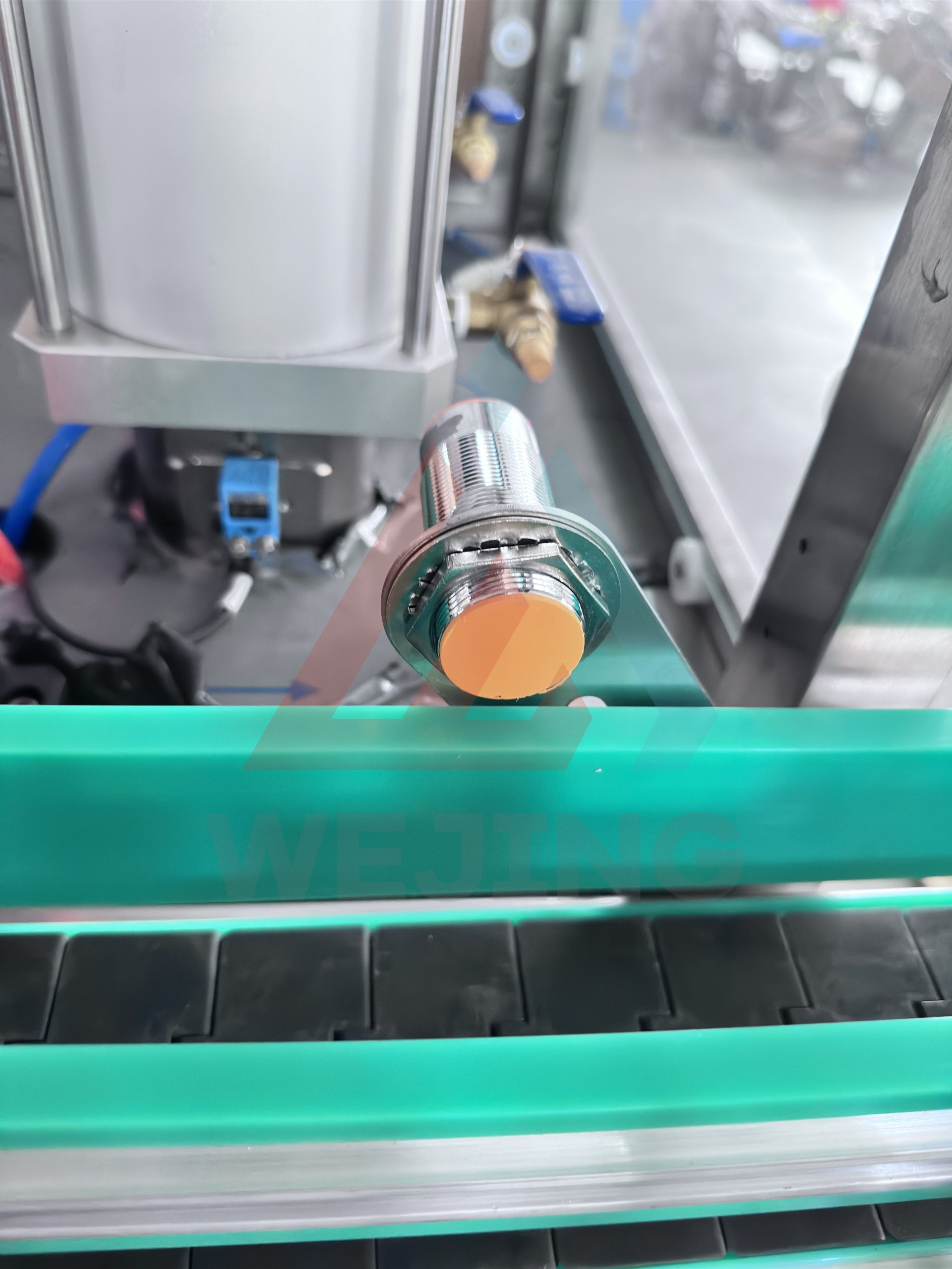 Машина для розлива аэрозолей BOV для небольших объемов.