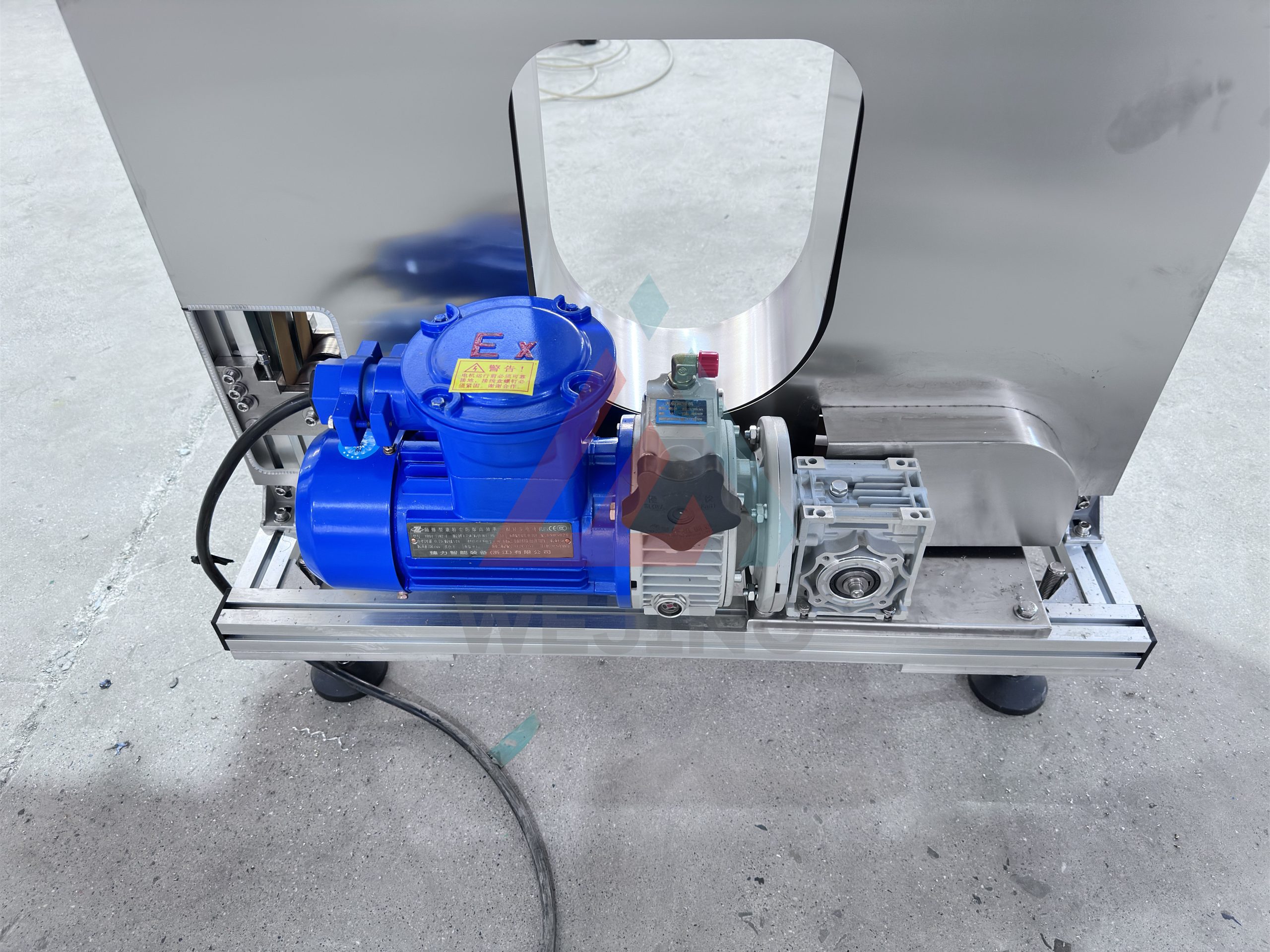 Конвейерная лента для нанесения маркировки является важнейшим компонентом машин для розлива аэрозолей.