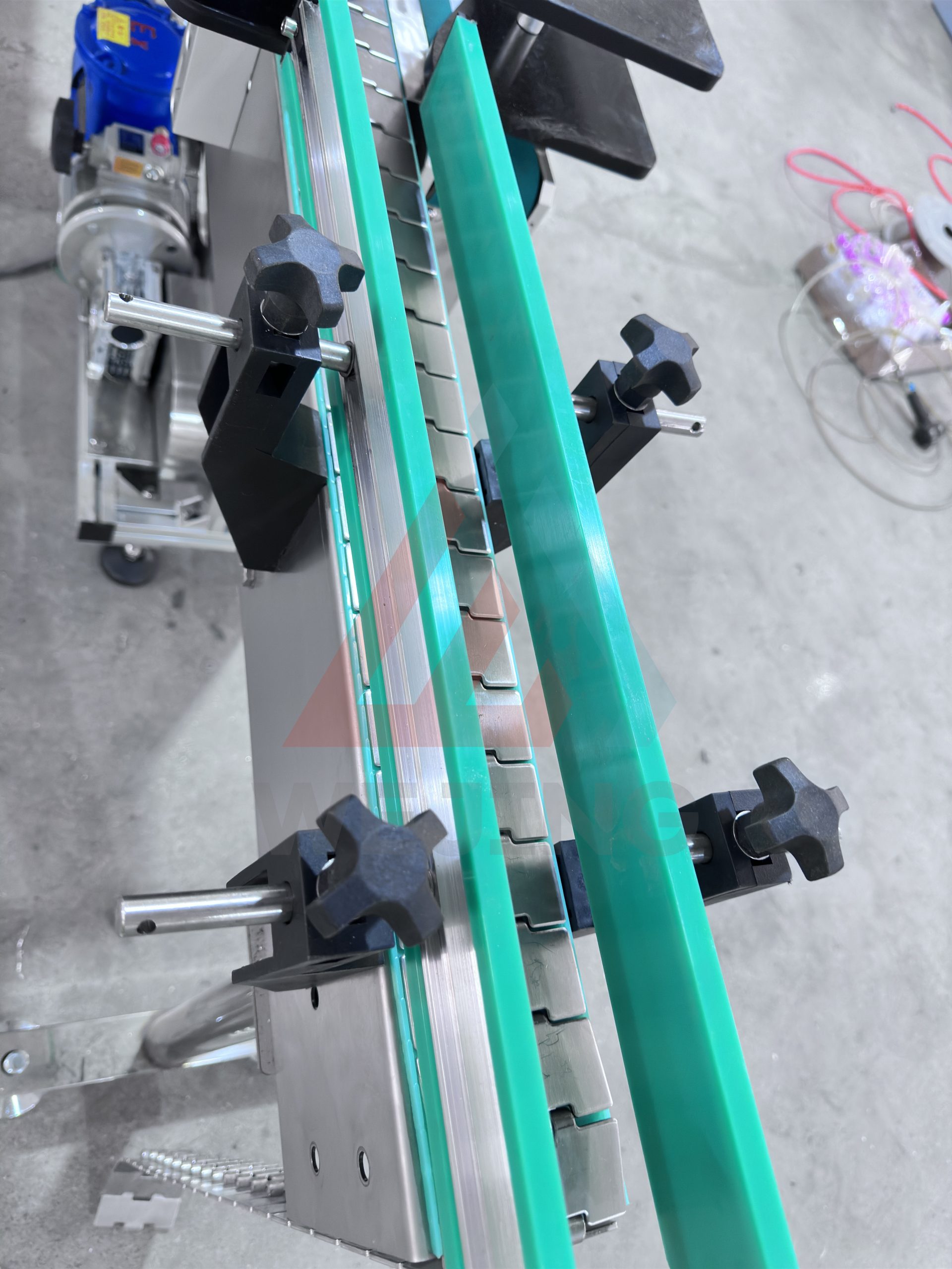 Конвейерная лента для нанесения маркировки является важнейшим компонентом машин для розлива аэрозолей.