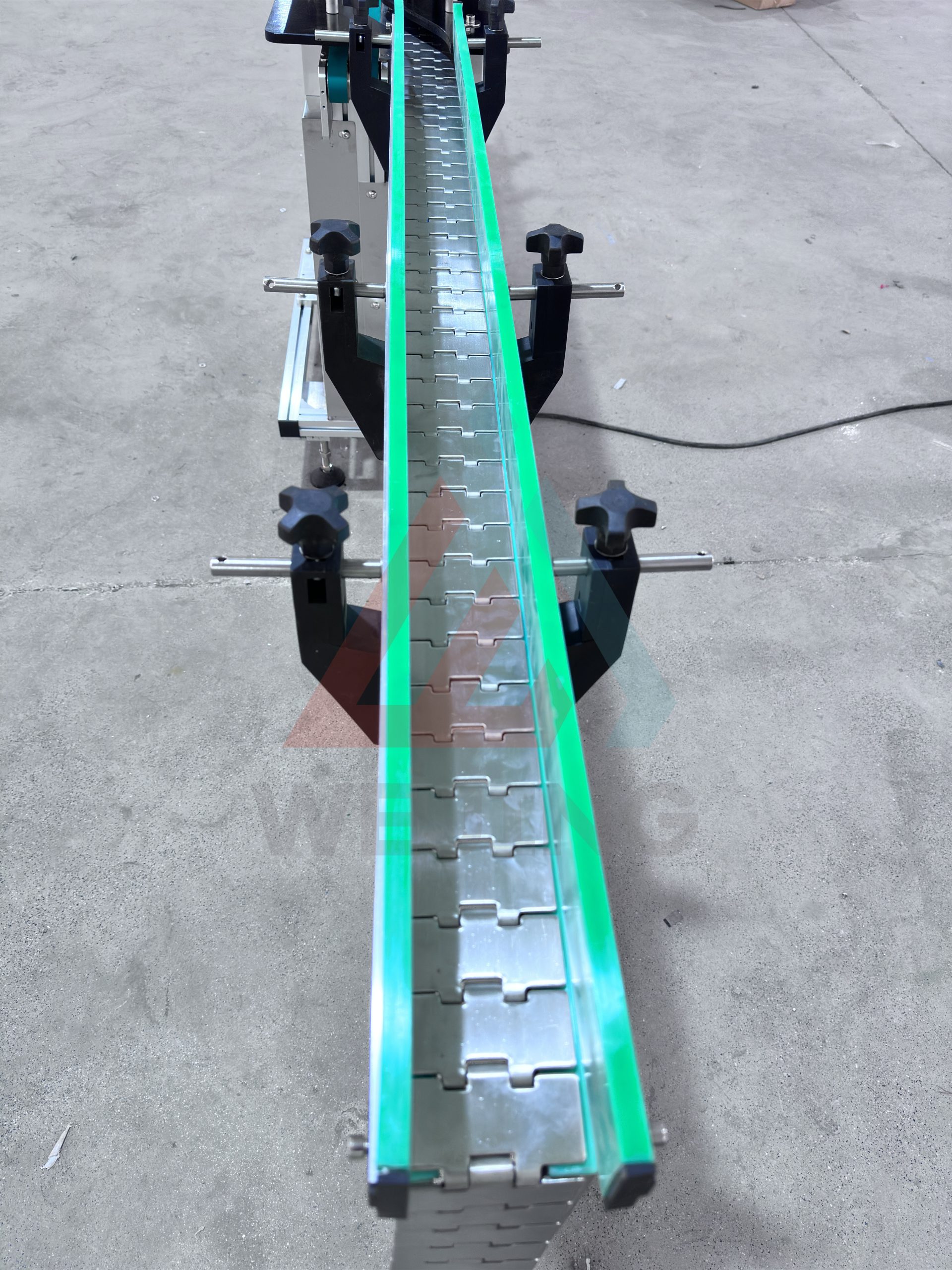 Конвейерная лента для нанесения маркировки является важнейшим компонентом машин для розлива аэрозолей.