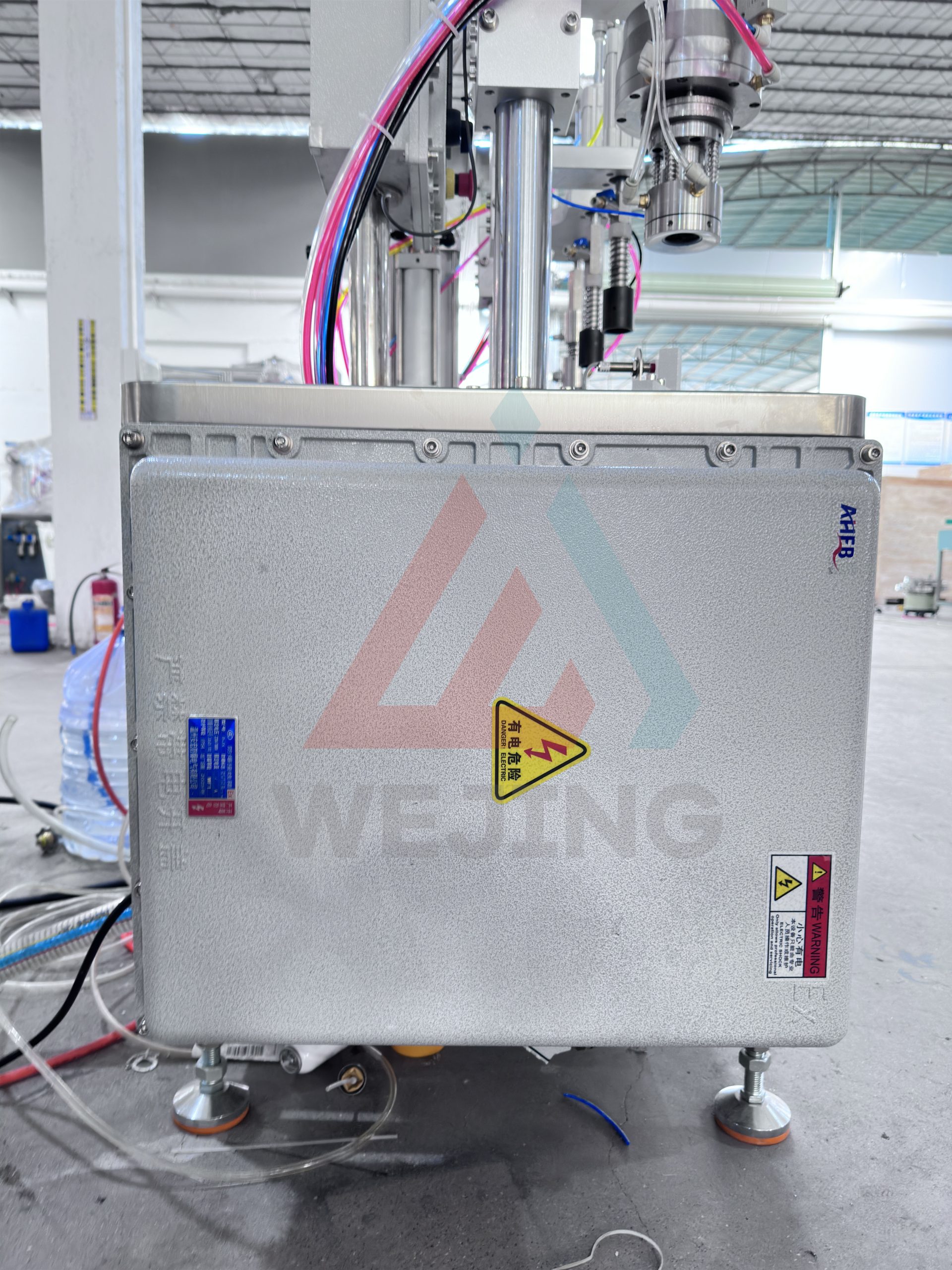 WJHZ-350 — это полуавтоматическая машина для наполнения аэрозольных баллончиков с использованием технологии BOV