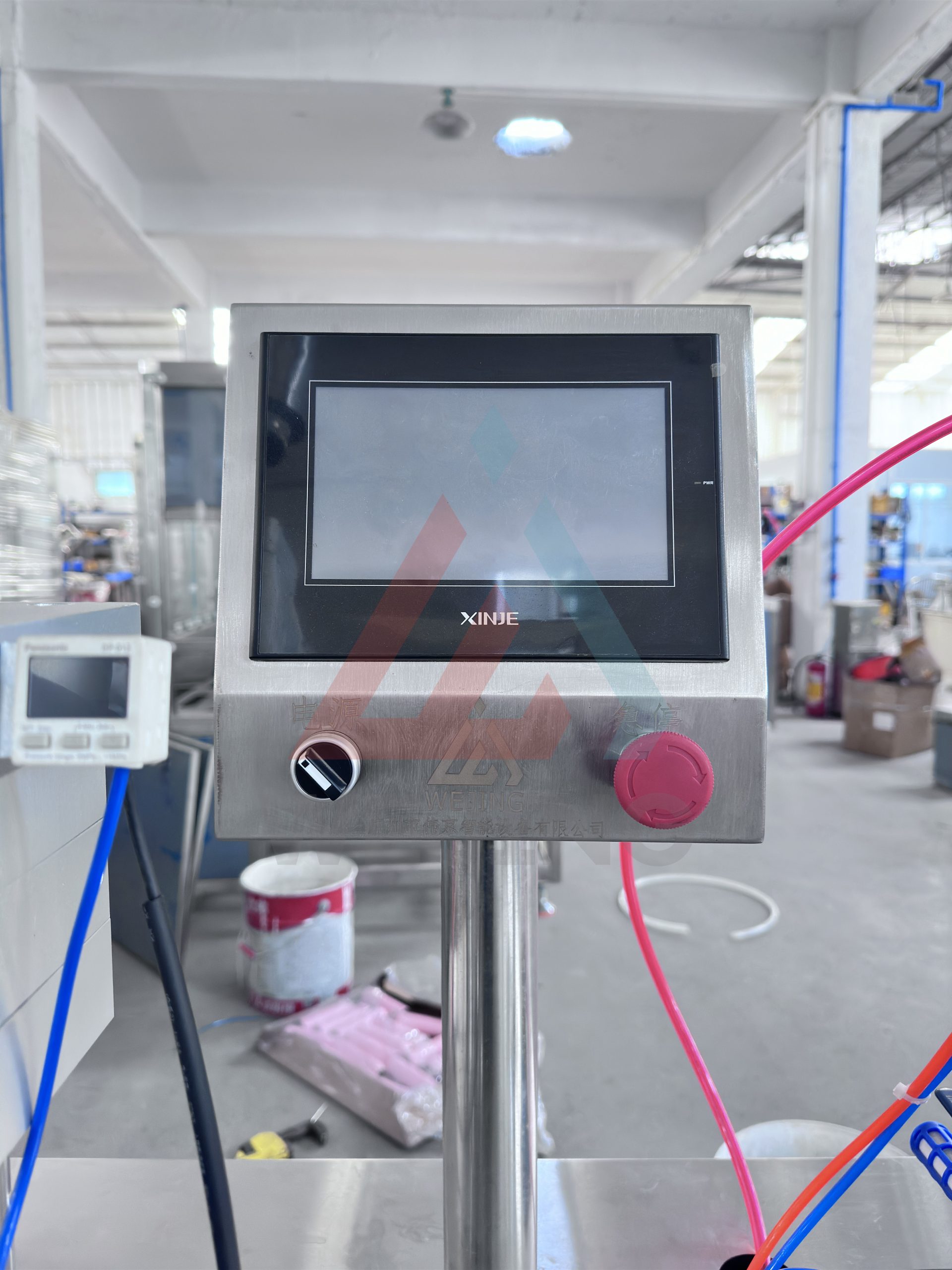 WJERZ-150 Полуавтоматическая машина для наполнения и герметизации аэрозольных баллончиков, предназначенная для производства перцовых аэрозольных баллончиков.