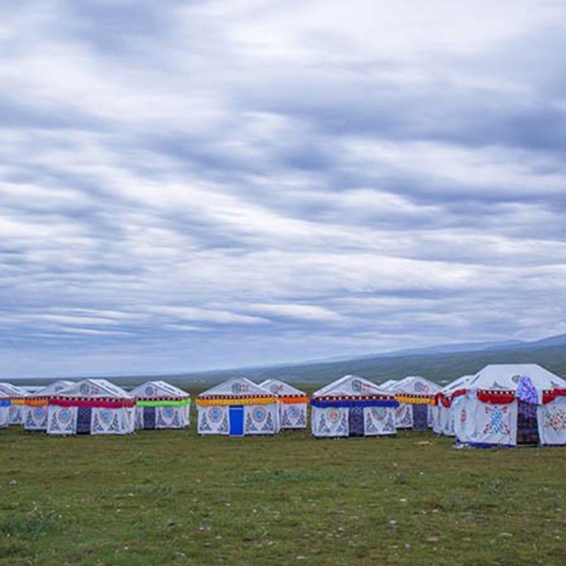 Самым большим преимуществом монгольских юрт для приема пищи является простота их разборки и сборки.
