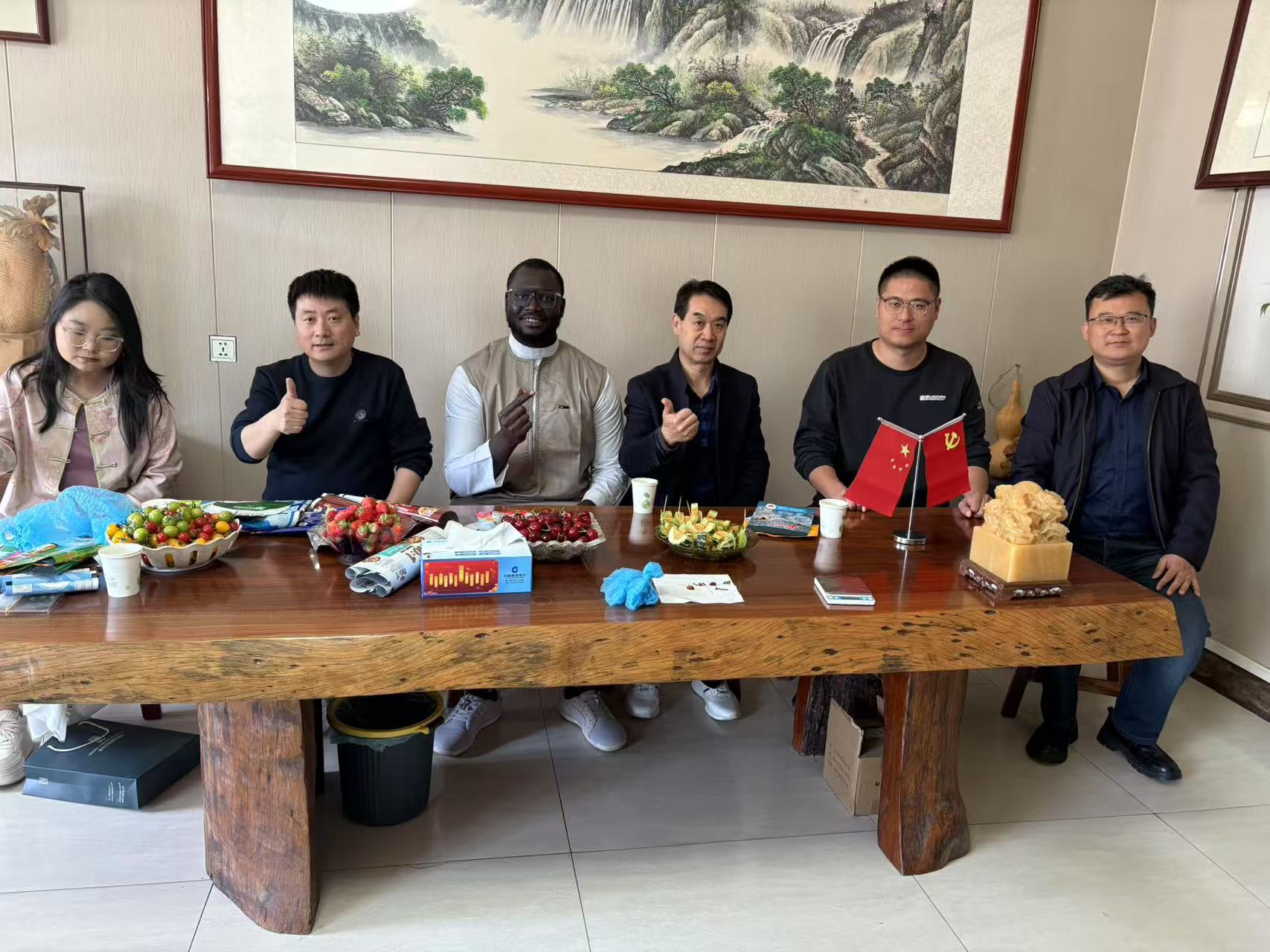 Визит на объект заказчика получил высокую оценку! Качество продукции Yishui United Packaging получило признание, и продолжают поступать новые заказы.