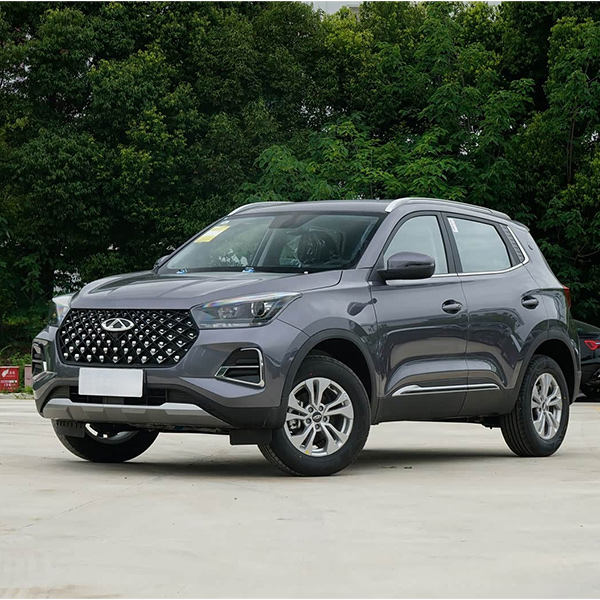 На российском рынке подержанных автомобилей наблюдается значительная региональная дифференциация спроса: Москва отдает предпочтение автомобилям класса люкс и почти новым машинам, Санкт-Петербург – оптимальному соотношению цены и качества, а Сибирь – надежным полноприводным автомобилям.
