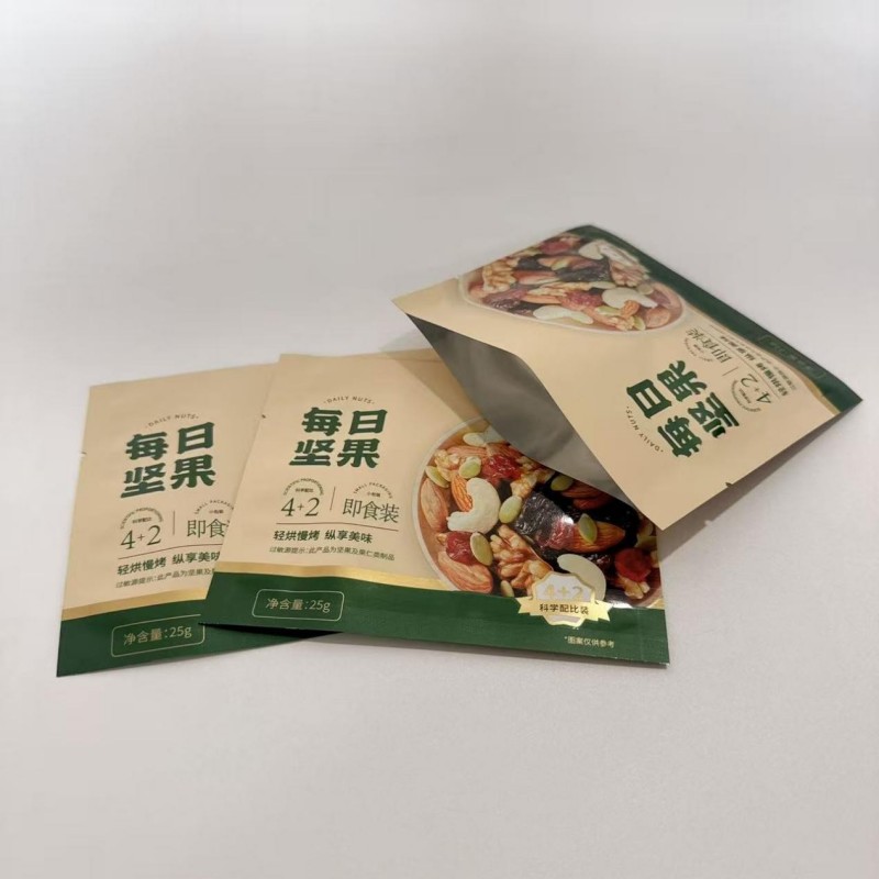 Плоские трехсторонние герметичные пакеты: с застежкой-молнией и индивидуальной отделкой.