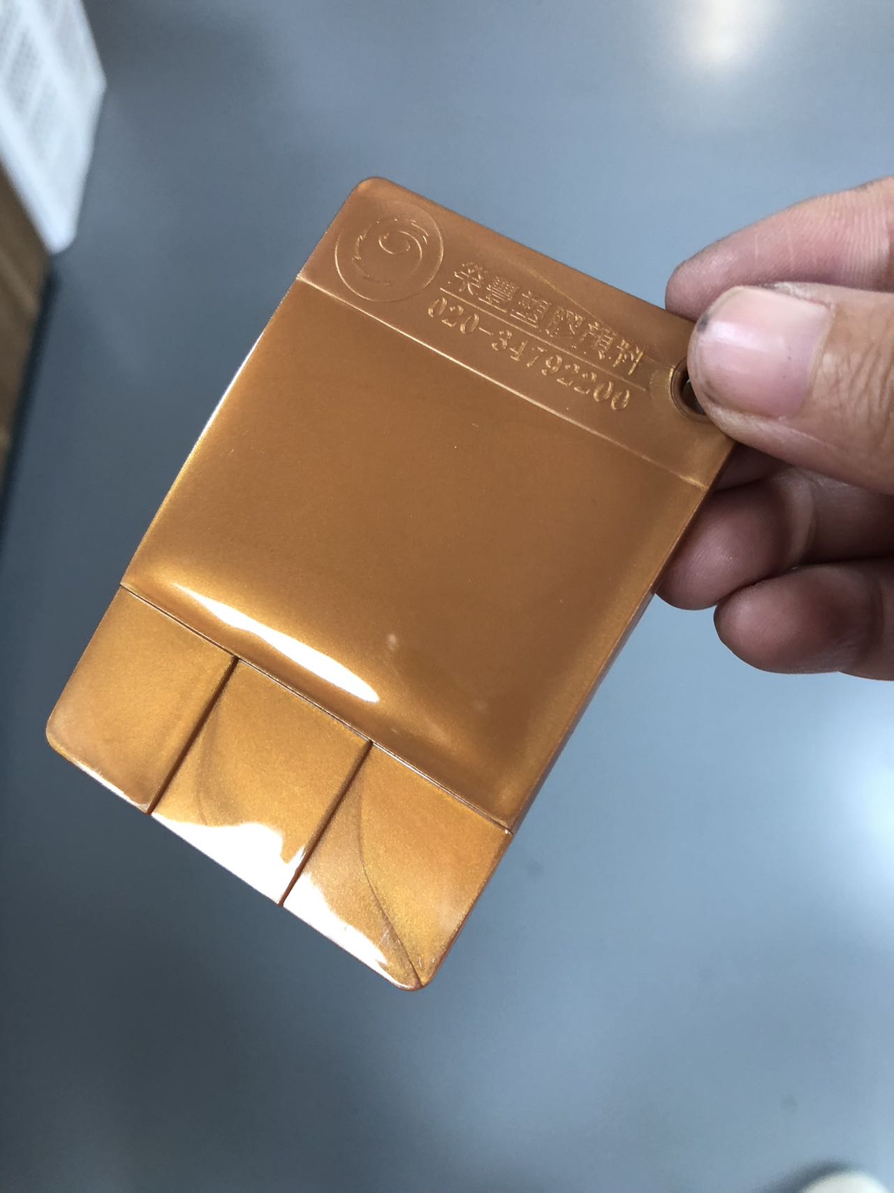 Как добиться металлических и перламутровых эффектов в пластмассовых изделиях с помощью цветных Мастербатч?