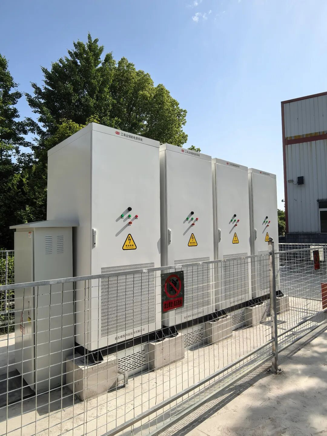 Успешный запуск в пробную эксплуатацию накопительной электростанции Идэ компании ООО Чунцин Кайжун Чуаньи Прибор: первые признаки стабильной и высокой доходности