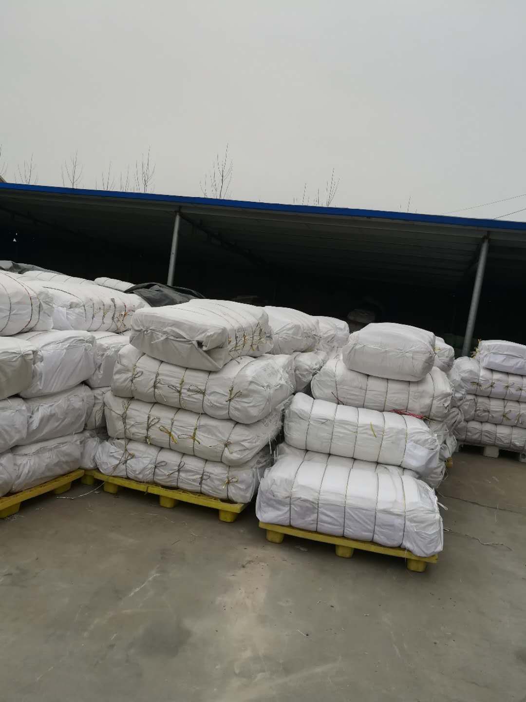 LOADING CONTAINER