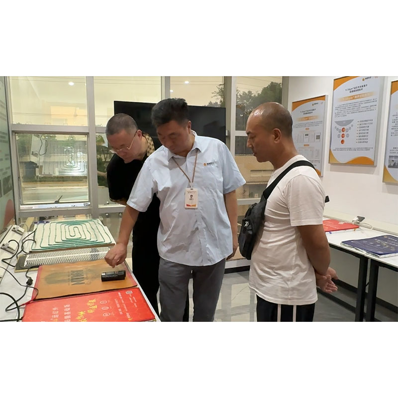 Уважаемые гости подтверждают намерение к сотрудничеству, а разнообразие продукции демонстрирует силу бренда