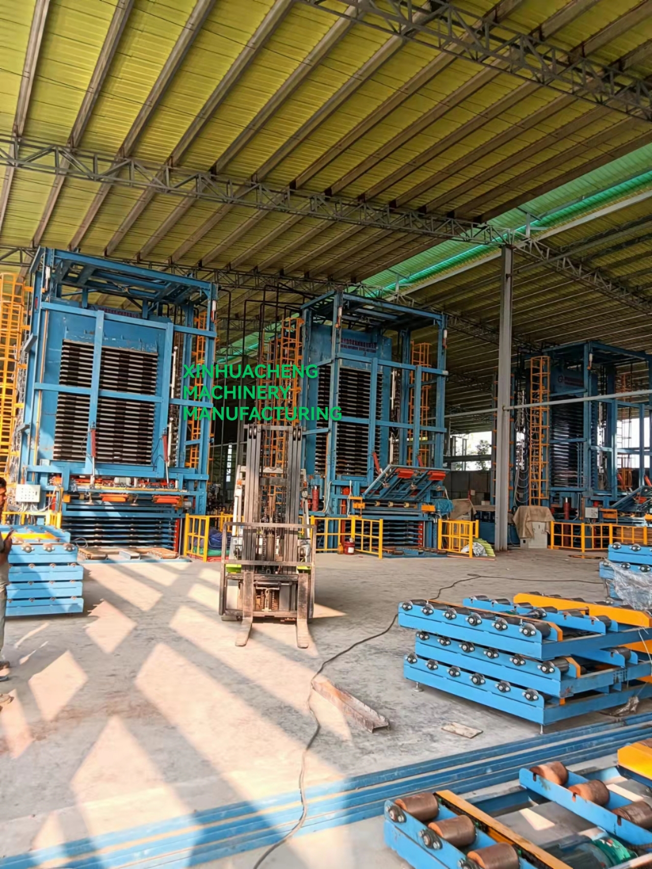 Какие подготовительные работы необходимы перед отправкой деревообрабатывающих станков и оборудования?