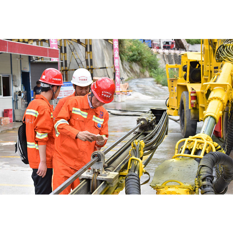 Интеллектуальное производство преодолевает трудности! Специализированная тележка Xijian преодолевает трудности строительства туннеля Тянь-Шань в Узбекистане.