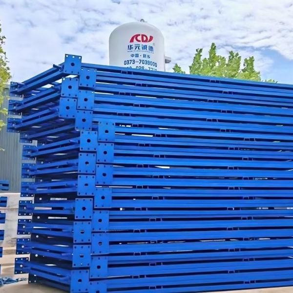 Стальная опалубка для подпорных стен компании Синьцзян Сицзянь способствует реконструкции и расширению провинциальной дороги G30, создавая яркую картину транспортной инфраструктуры