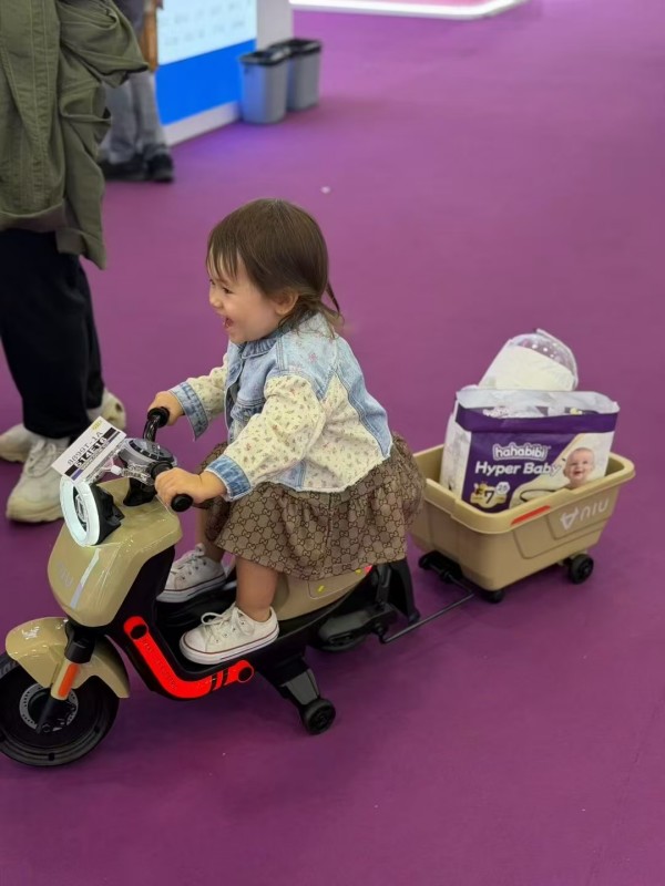 Children at the exhibition (4)