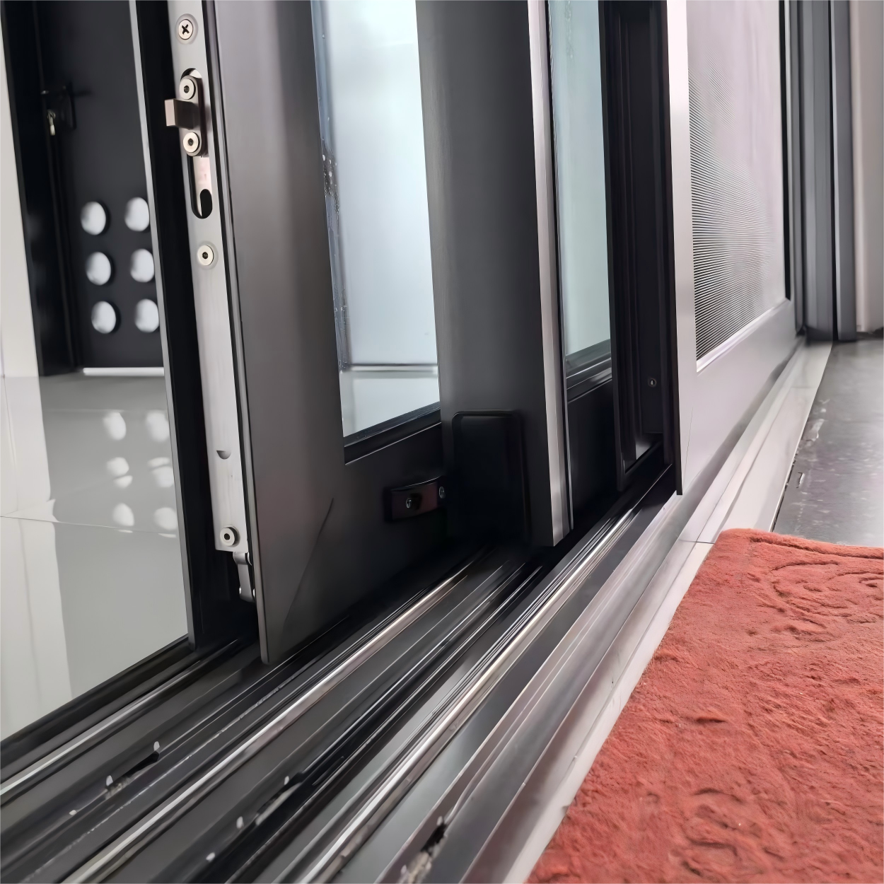 Тяжёлые алюминиевые раздвижные двери SDWE-AL-D01O: антикоррозийное покрытие для террасы