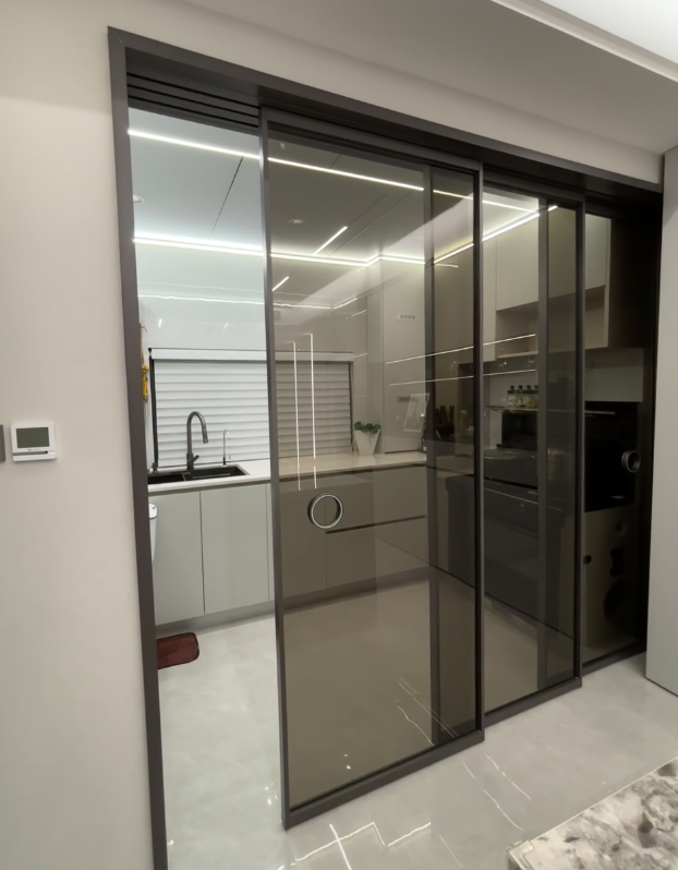 Идеальная системная раздвижная дверь: с высочайшим мастерством определяет новый стандарт роскошного жилья в пространстве